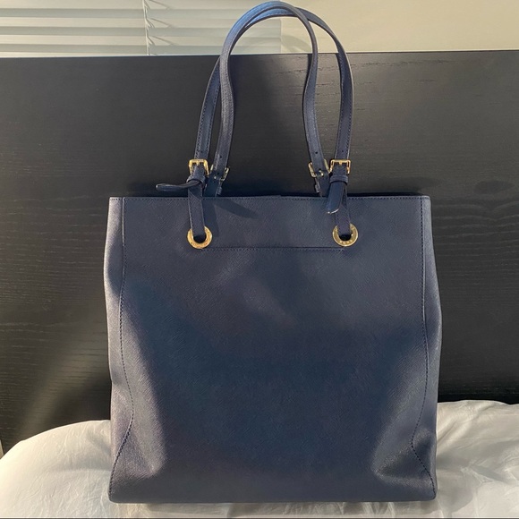 Large leather Michael Kors bag ๐๐๐ (preloved) - Picture 2 of 6